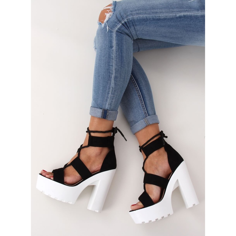 Schwarze Sandalen auf der Plattform NS120 Black 1