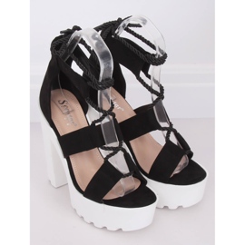 Schwarze Sandalen auf der Plattform NS120 Black 2