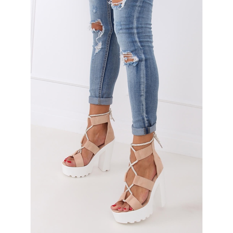 Sandalen auf der beigen und rosafarbenen Plattform NS120 Beige 1