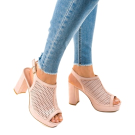 Beige Sandalen mit durchbrochenem Absatz 9R82 1