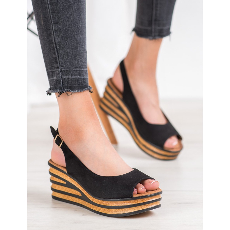 Goodin Sandalen aus hellem Wildleder schwarz 2