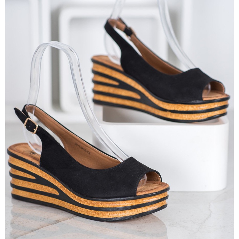 Goodin Sandalen aus hellem Wildleder schwarz 1