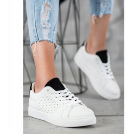 SHELOVET Weiße Schuhe mit Wildledereinsätzen 1