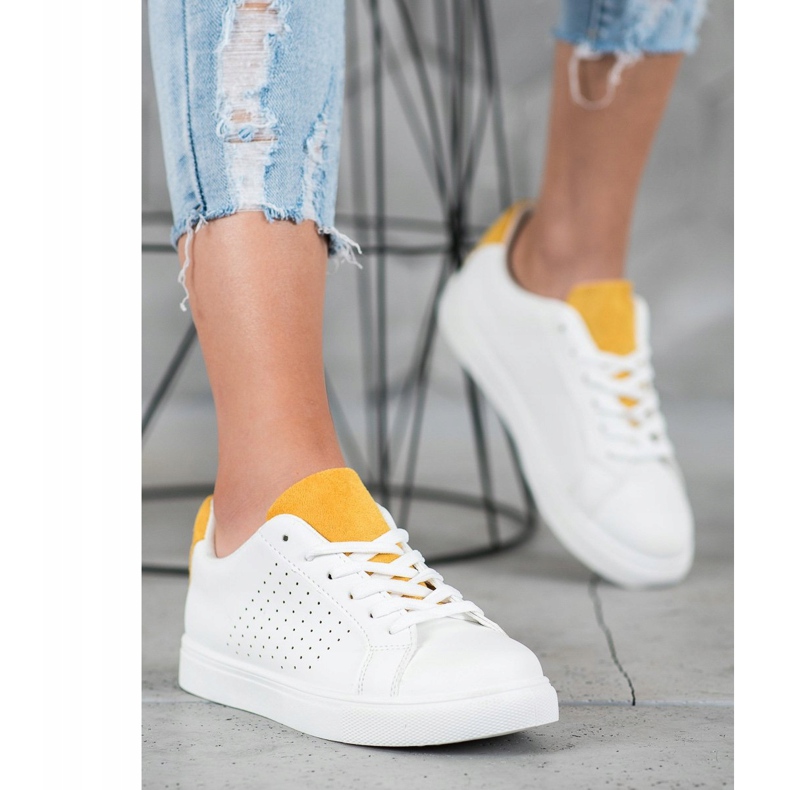 SHELOVET Weiße Schuhe mit Wildledereinsätzen 1