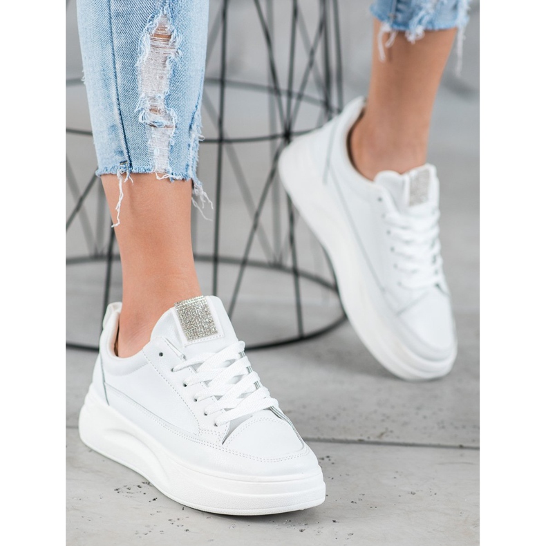 SHELOVET Sneakers auf der Fashion-Plattform weiß 2