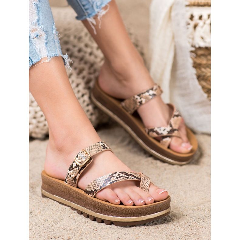 Comer Hausschuhe auf der Fashion-Plattform mehrfarbig 1