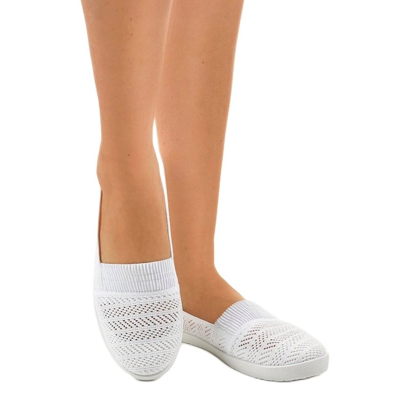 Weiße CB1711-9 durchbrochene Slip-On-Sneakers 1