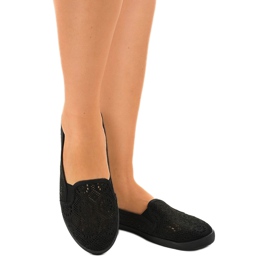 HJ1709 schwarze Slip-On Sneakers mit Lochmuster 1