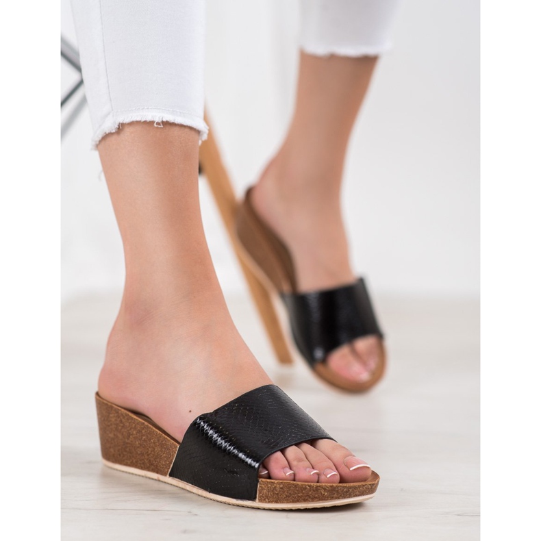 Small Swan Hausschuhe aus Öko-Leder schwarz 1