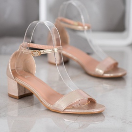 Small Swan Sandalen aus glänzendem Öko-Leder gelb 2