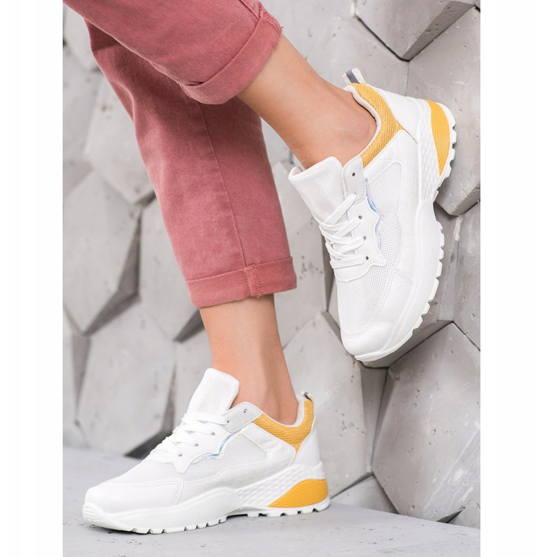 SHELOVET Sneakers mit leuchtend orangefarbenen Einsätzen weiß 1