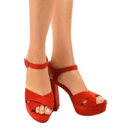 Rote Sandalen auf dem Posten aus Öko-Wildleder 63-202 1