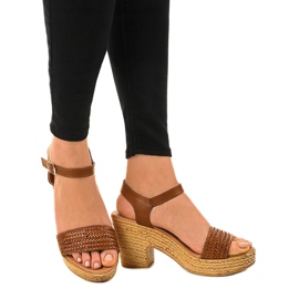 Braune Sandalen mit hohen Absätzen 150-614 1