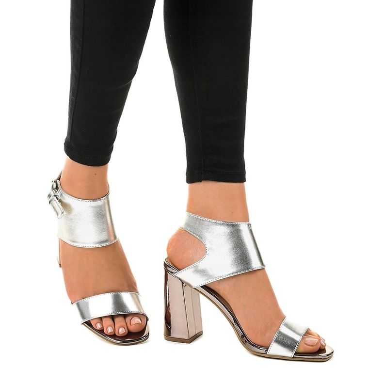 Stylische silberne Sandalen am Pfosten 0354-20 grau 1