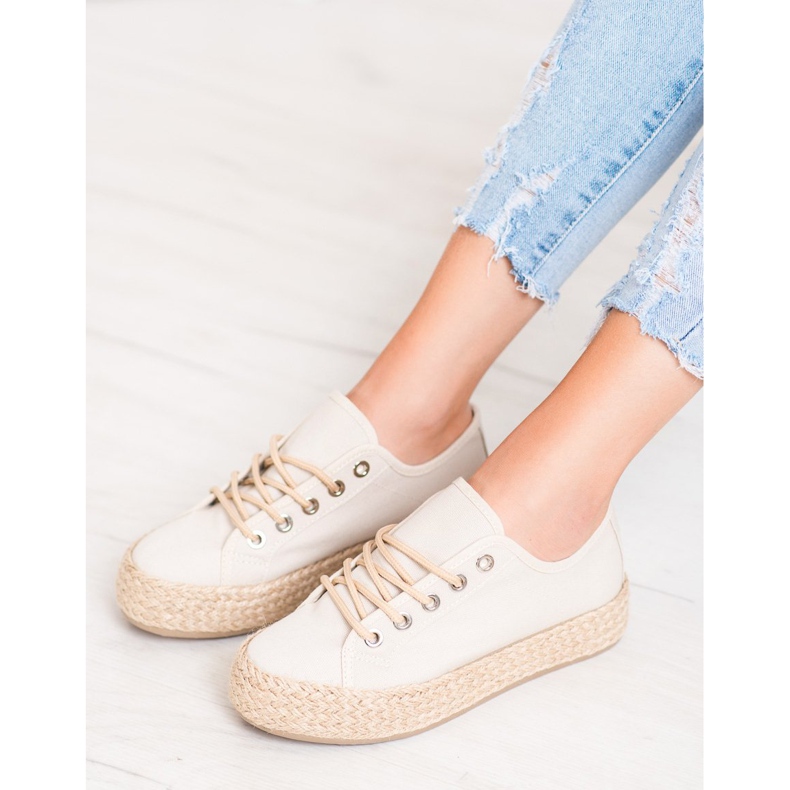 Kylie Turnschuhe auf einer Strohplattform braun 1