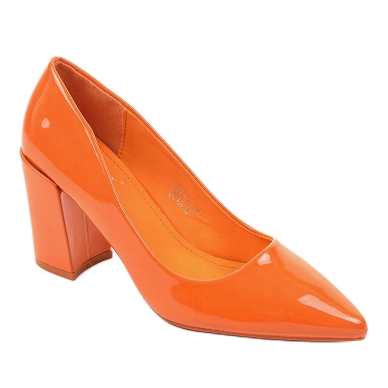 Orangefarbene Pumpen am LE061P-Pfosten 1