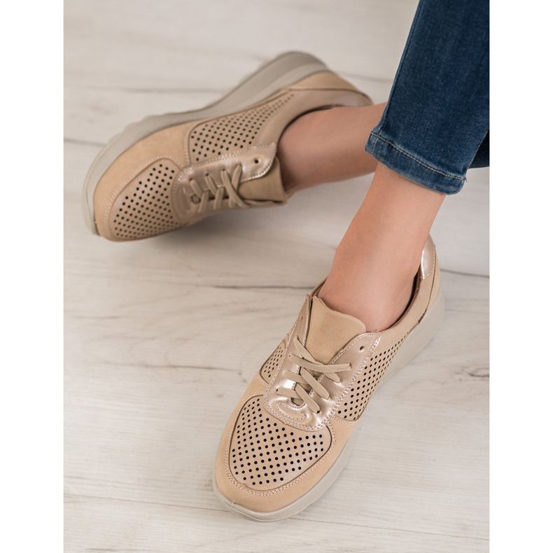 Comer Durchbrochene Turnschuhe auf Paltform braun gelb 1