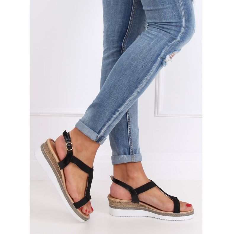 Schwarze Sandalen auf einem schwarzen Keil L6629 Schwarz 1