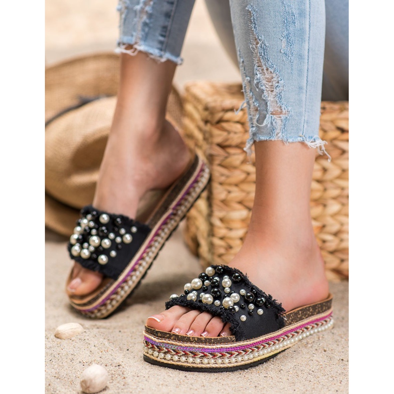 Small Swan Hausschuhe auf der Plattform mit Perlen schwarz 2