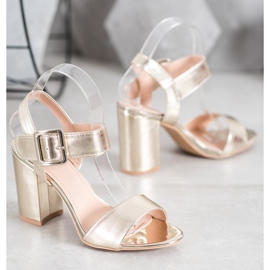 Small Swan Sandalen an einer Bar mit Öko-Leder golden 1