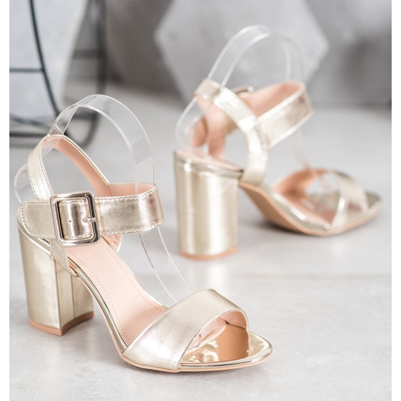 Small Swan Sandalen an einer Bar mit Öko-Leder golden 1