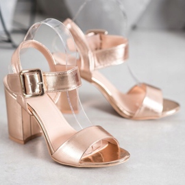 Small Swan Sandalen an einer Bar mit Öko-Leder golden 1