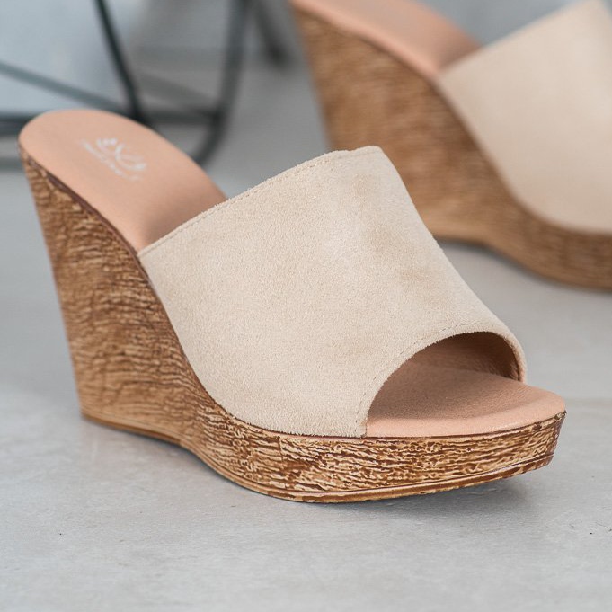 Small Swan Leichte Wildleder Hausschuhe braun 1