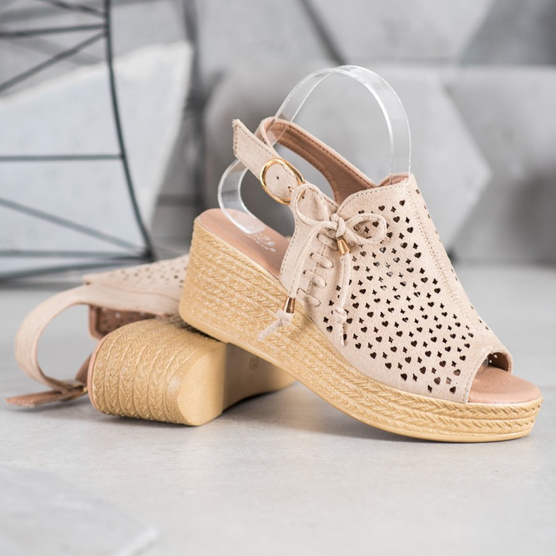 Small Swan Bequeme durchbrochene Sandalen braun 1