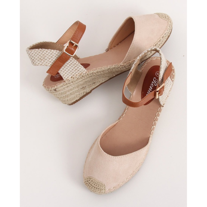 Espadrilles auf einem beigen Keil S-820 Beige 1