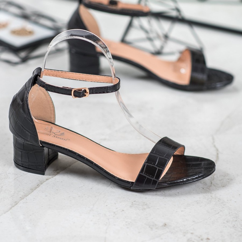 Small Swan Bequeme Sandalen auf niedrigem Pfosten schwarz 1