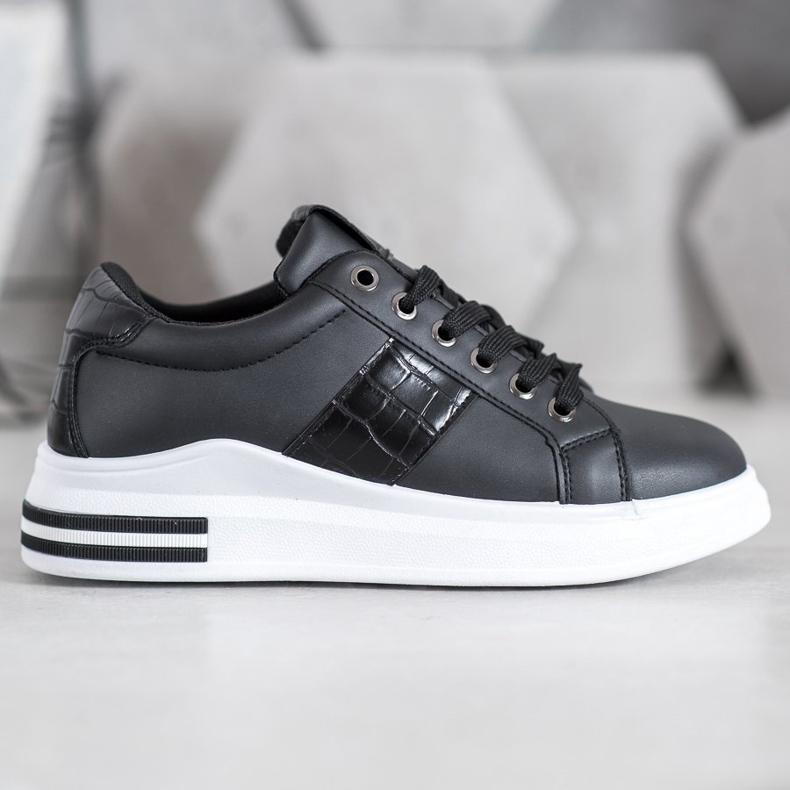 Weide Schwarze Sportschuhe 2