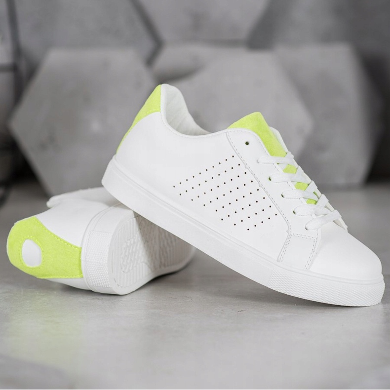 SHELOVET Weiße Schuhe mit Wildledereinsätzen 1