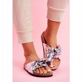 EVE Damenhausschuhe mit einer großen silbernen Lovely Time Schleife grau 1