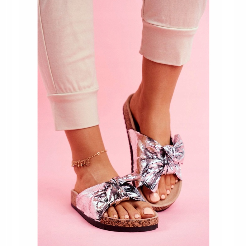 EVE Damenhausschuhe mit einer großen silbernen Lovely Time Schleife grau 1