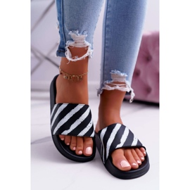 Aynna Damen Hausschuhe in Schwarz 2