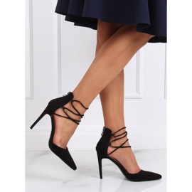 Pumps auf einem schwarzen SY66P Black Pin 1