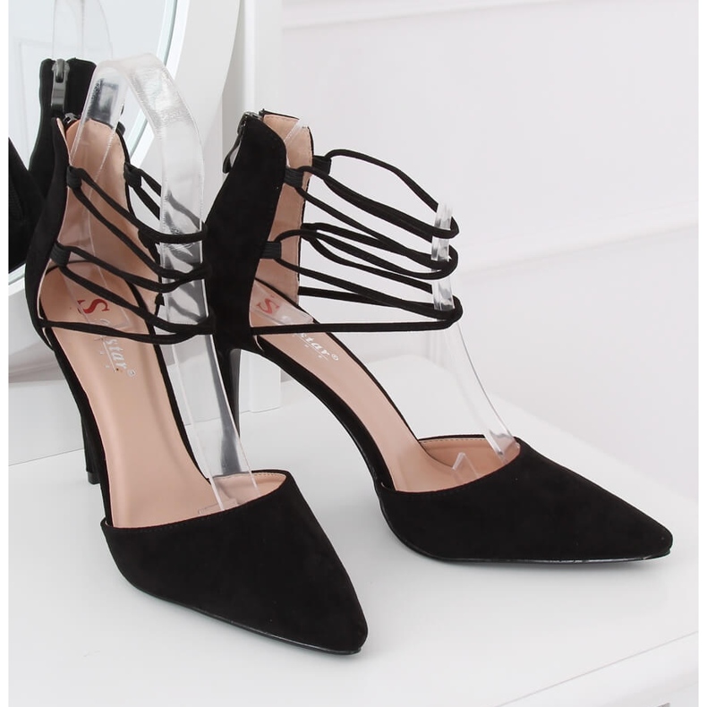 Pumps auf einem schwarzen SY66P Black Pin 2