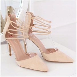 Pumps auf einem beigen SY66P Beige Pin 2