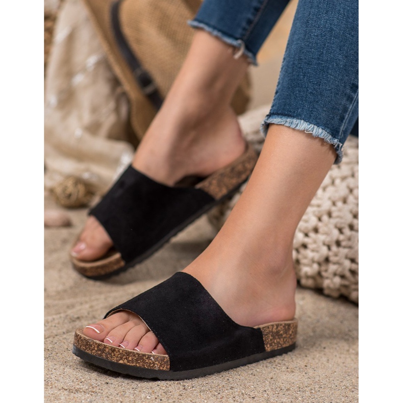 SHELOVET Schwarze Hausschuhe auf der Plattform 1