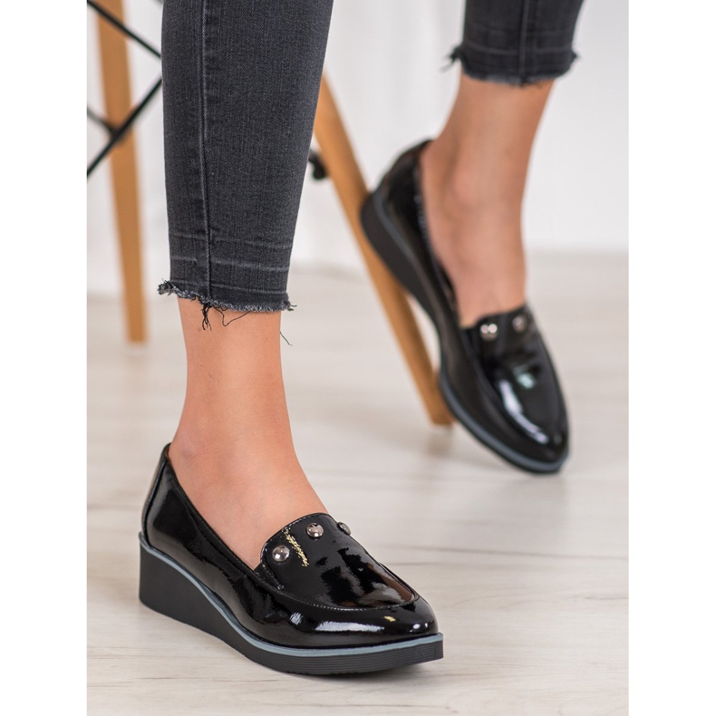 Vinceza Lackierte Pumps auf Keilabsatz schwarz 1