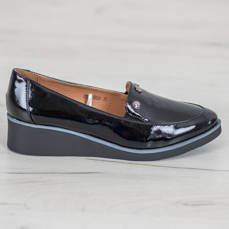 Vinceza Lackierte Pumps auf Keilabsatz schwarz 2