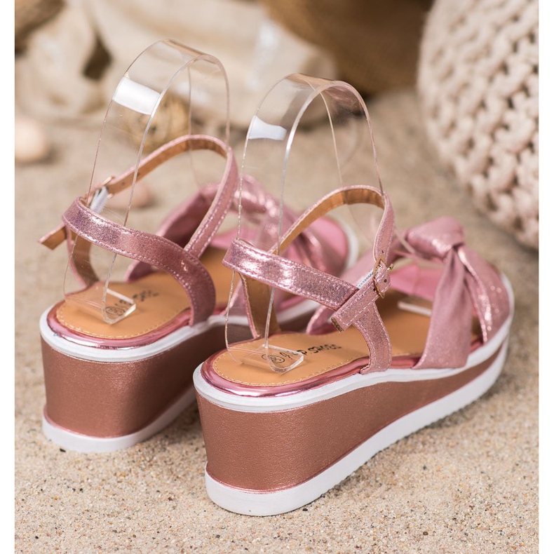 SHELOVET Glänzende Keilsandalen rosa 1