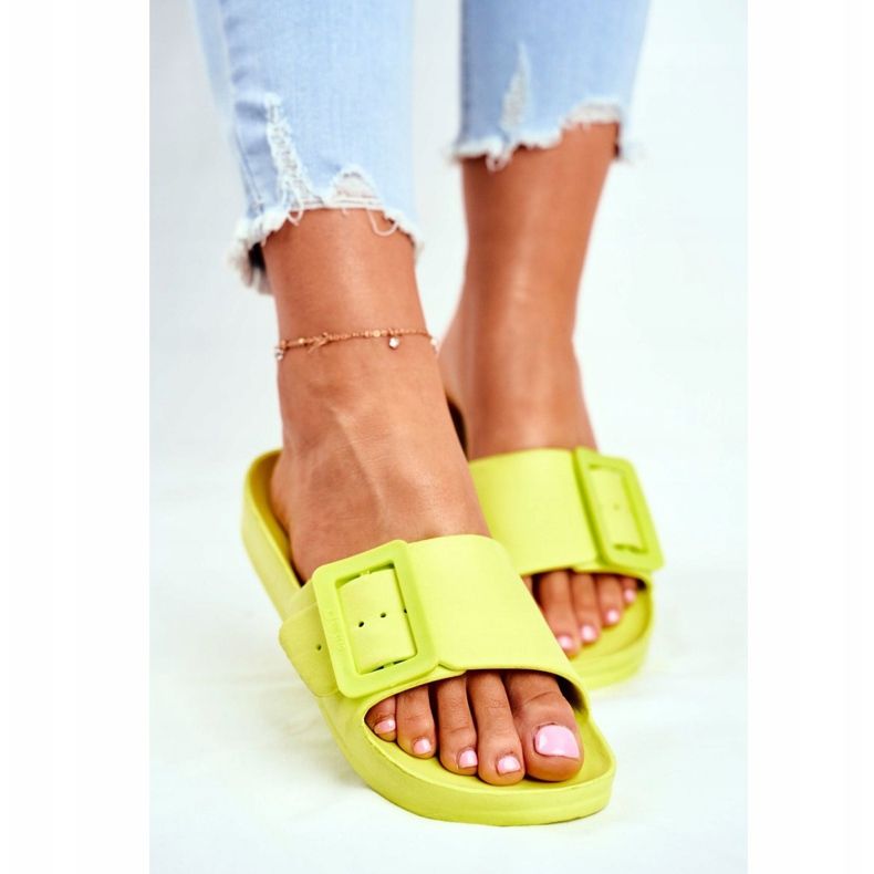 Damen Hausschuhe Big Star mit grüner Schnalle FF274A390 2