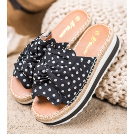 SHELOVET Hausschuhe auf einer hohen Plattform schwarz 1