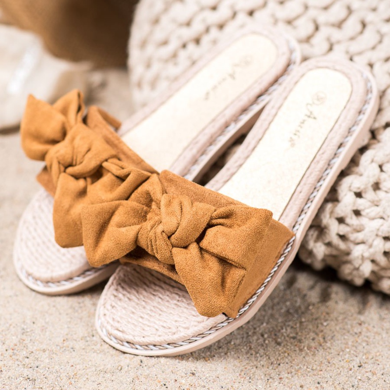 Anesia Paris Stilvolle Hausschuhe aus Wildleder braun 1