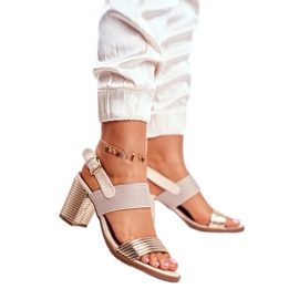 EVE Damensandalen auf der Post Beige und Golden Emmy 2