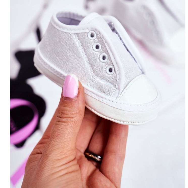 Apawwa Kinder Sneaker Klettverschluss mit Brokat Taufe Silber Milley weiß 1