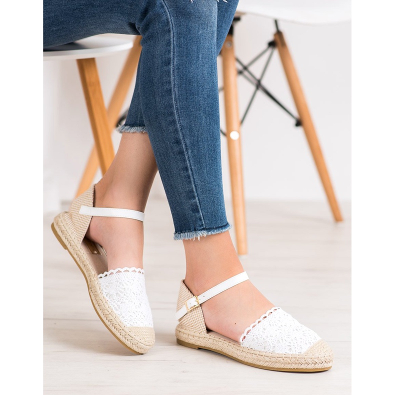 SHELOVET Weiße Espadrilles mit Spitze 2