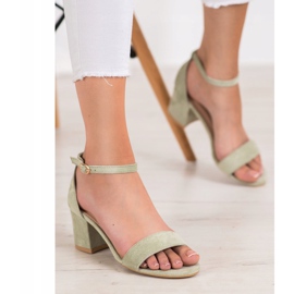 Nio Nio Bequeme Sandalen an einer Bar grün 1