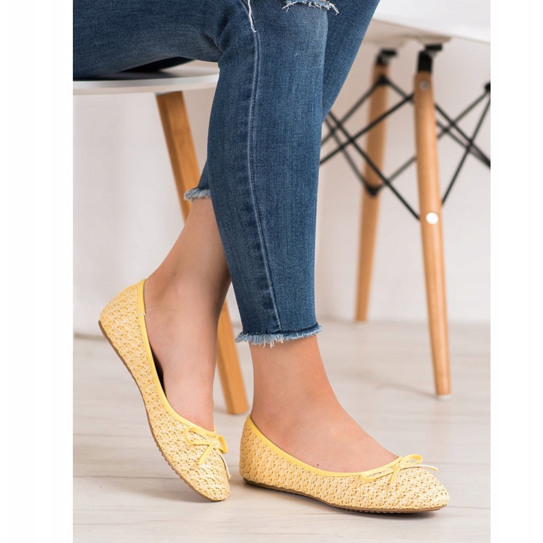 Small Swan Geflochtene Ballerinas gelb 1